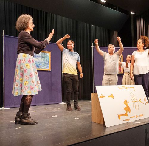 Malaika Theater Feal Bühnenwand 04
